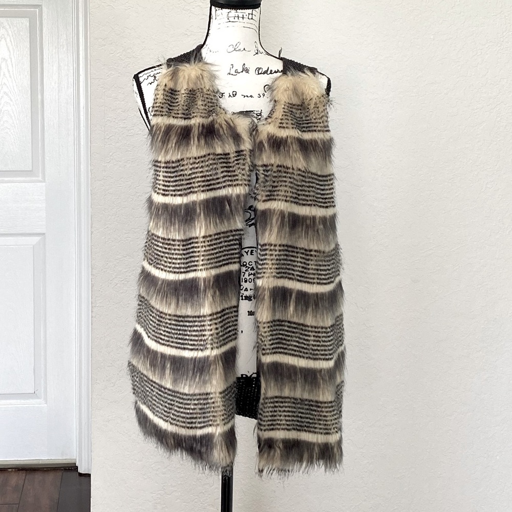 Beautiful Fur Vest (artificial fur)